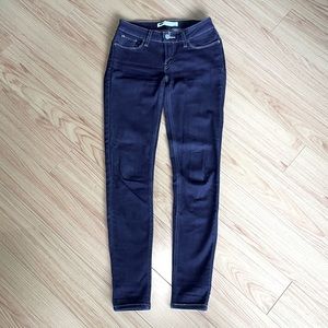 Levi’s dark blue skinny jeans 25